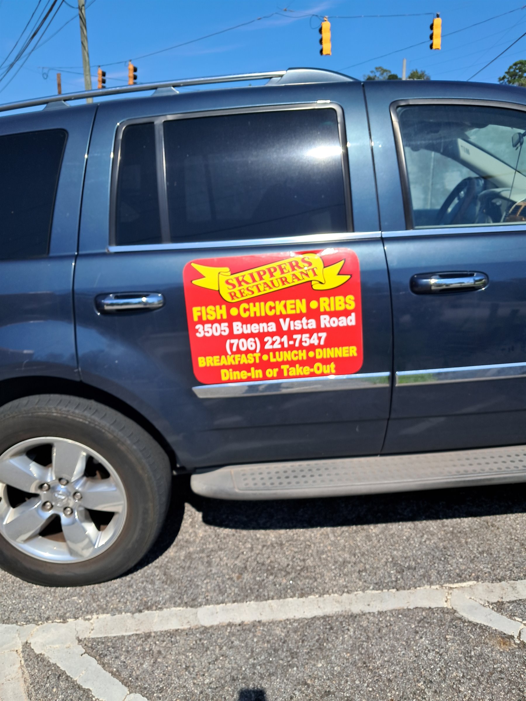 Close-up of a Skippers Restaurant vehicle magnet