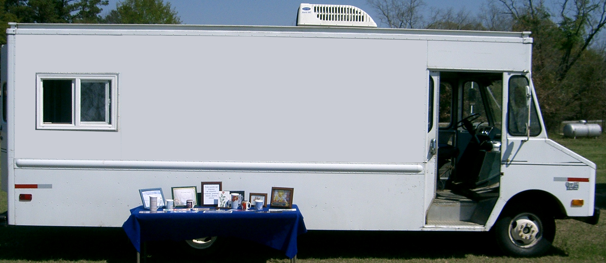 Stepvanie mobile design studio with an outdoor event display